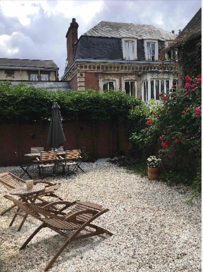 Maison Individuelle Dans Ancienne Ecurie รูออง ภายนอก รูปภาพ