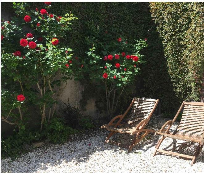 Maison Individuelle Dans Ancienne Ecurie รูออง ภายนอก รูปภาพ