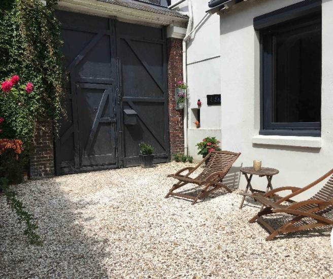 Maison Individuelle Dans Ancienne Ecurie รูออง ภายนอก รูปภาพ